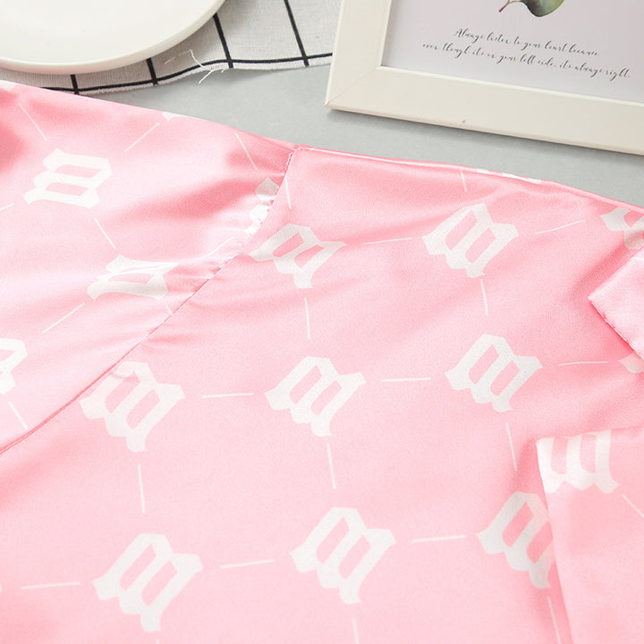 Dame afslappet sæt bestående af cropped top og shorts i moderne design med dekorative elementer Stilla