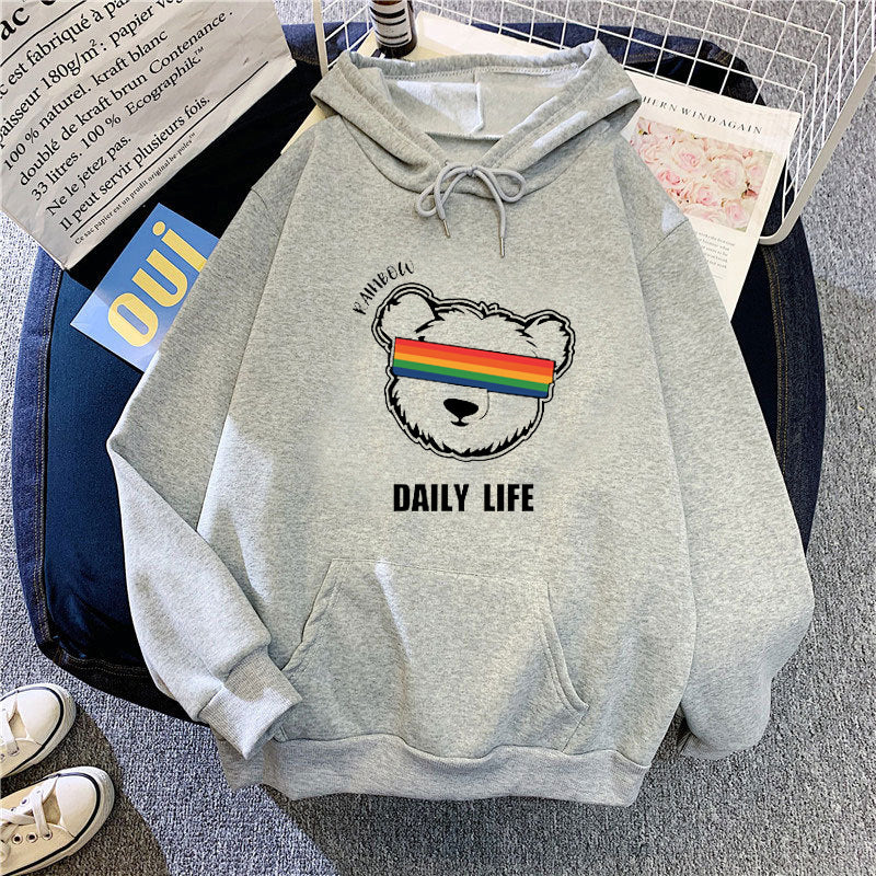 Dame hoodie med stilfuldt bjørnemotiv Skovae