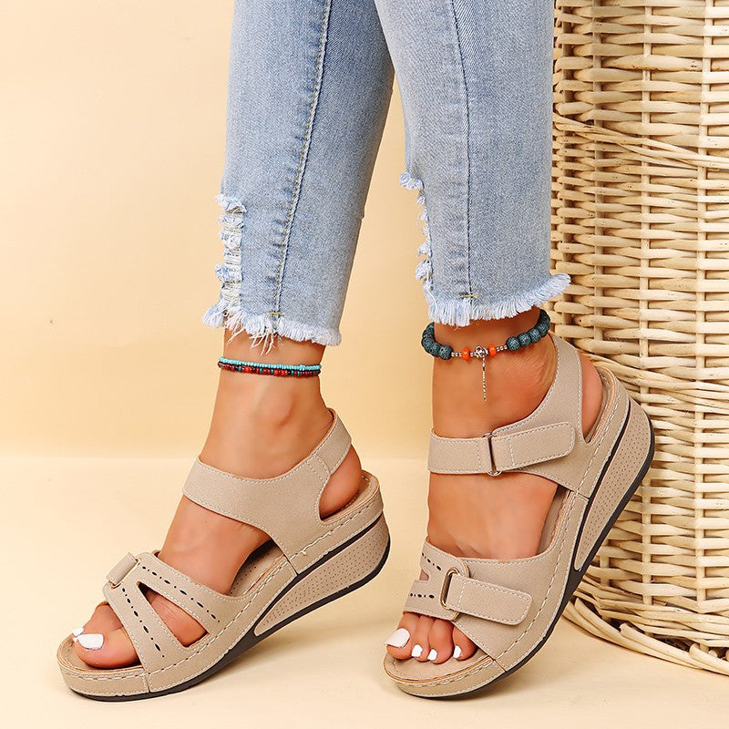 Dame Komfortable Sandaler med justerbar velcro og anatomisk fodsengsdesign Stilla