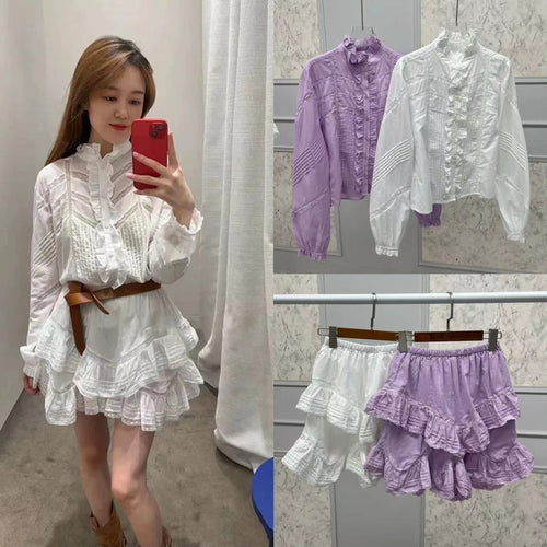 Damebluse med flæsedetaljer og modematerialer Stilla