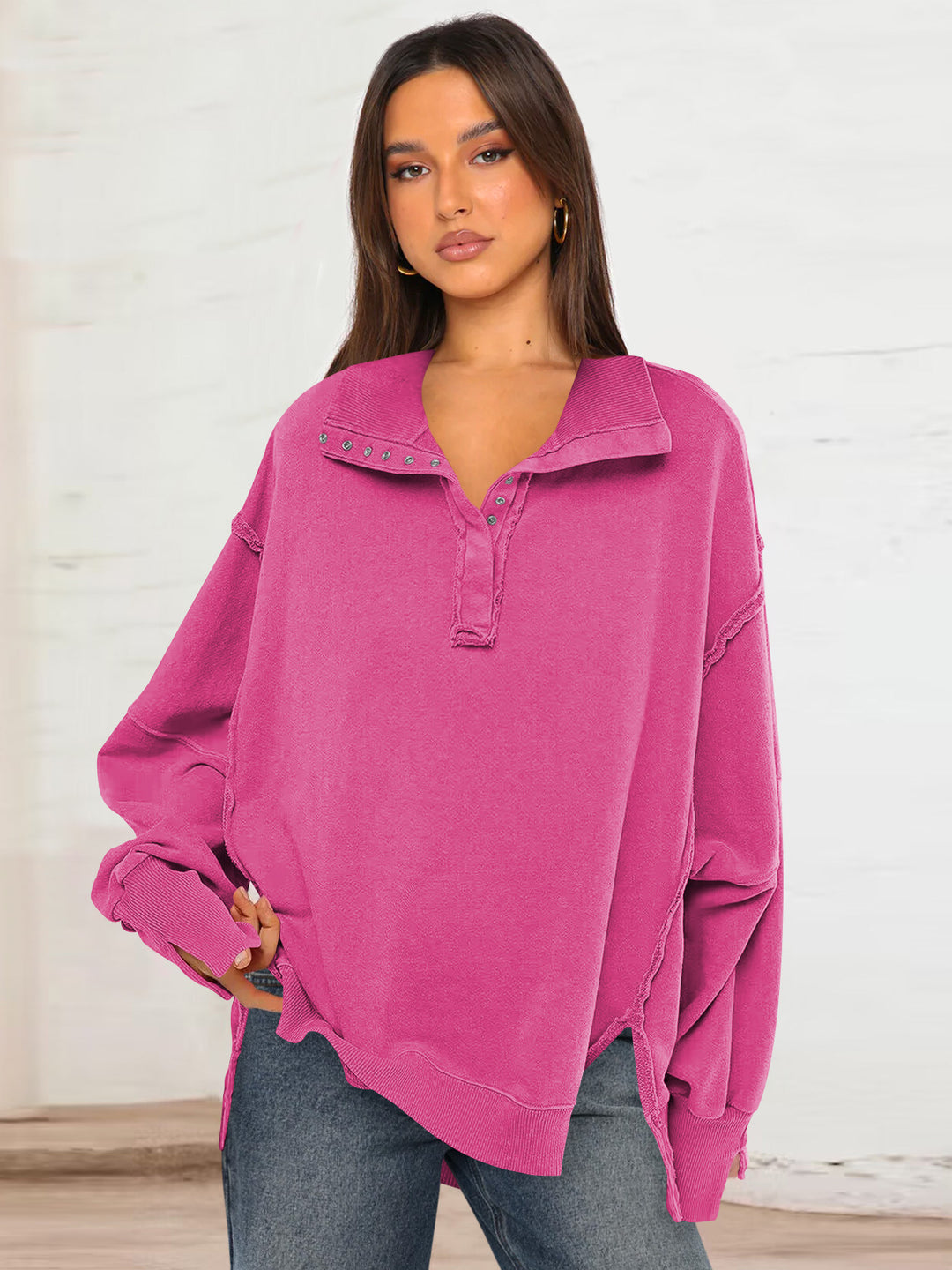 Dame afslappet oversized pullover med knaplukning og ufuldendte sømme Stilla
