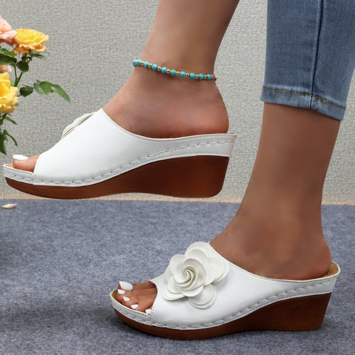 Dame platform-sandaler med blomsterapplikationsdesign og skridsikker sål Stilla