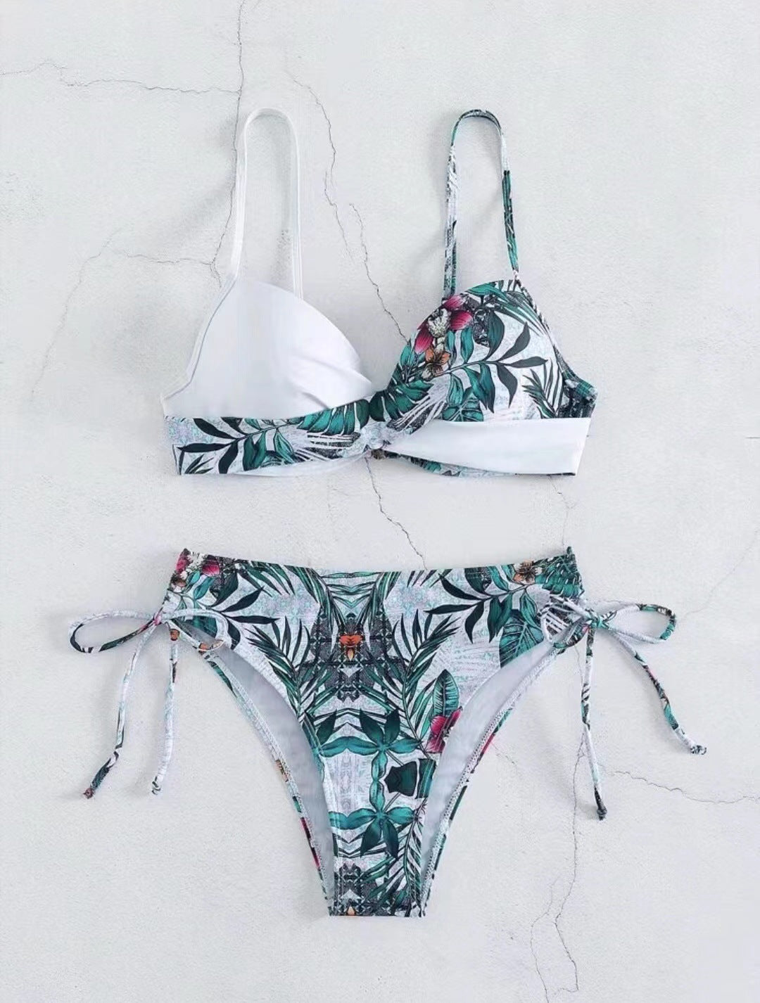 Dame To-delt Bikini-sæt med blomstret trusse og justerbare stropper Stilla