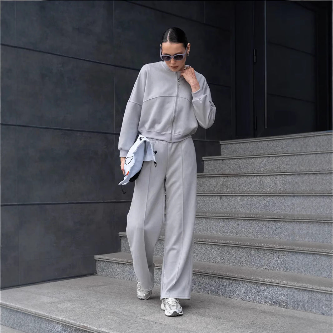 Kvindernes stilfulde fritidssæt med cropped top og løs pasform