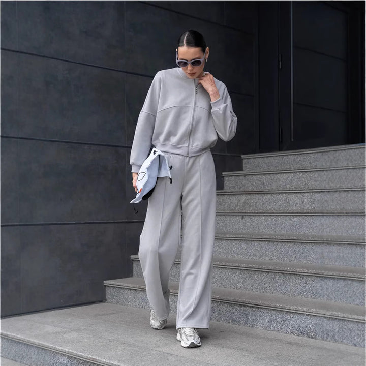Kvindernes stilfulde fritidssæt med cropped top og løs pasform