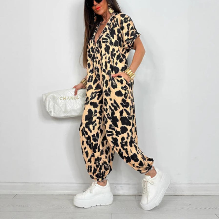 Kvinders oversized jumpsuit med moderne leopardprint og praktiske lommer Stilla