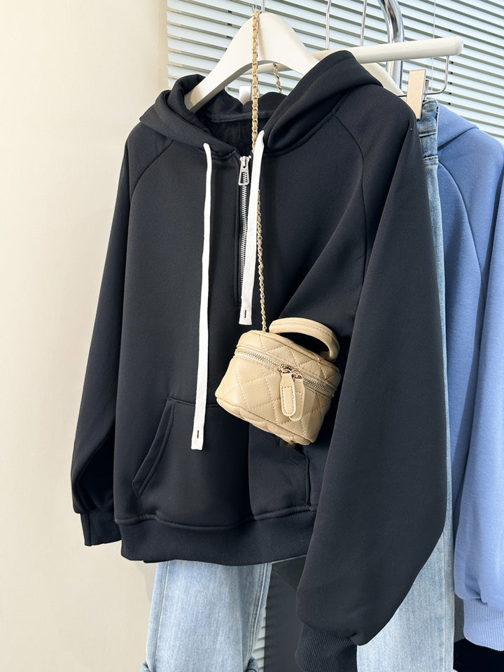 Dame hoodie med lynlås og kængurulomme Stilla