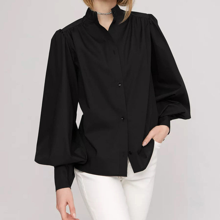 Damebluse med voluminøse ærmer og klassisk ståkrave Stilla
