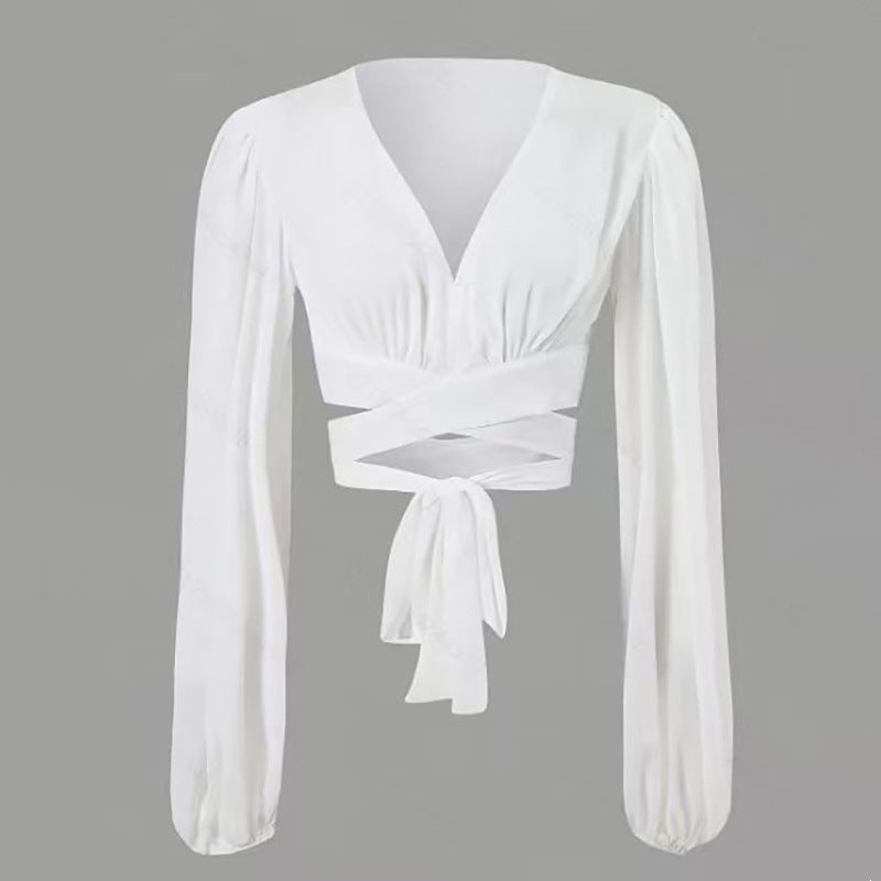 Dame indpakningsbluse med lange ærmer og elegant V-hals Skovae