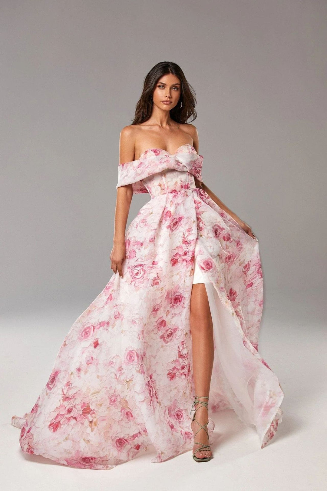 Kvinders maxikjole med off-shoulder design og blomsterprint Skovae