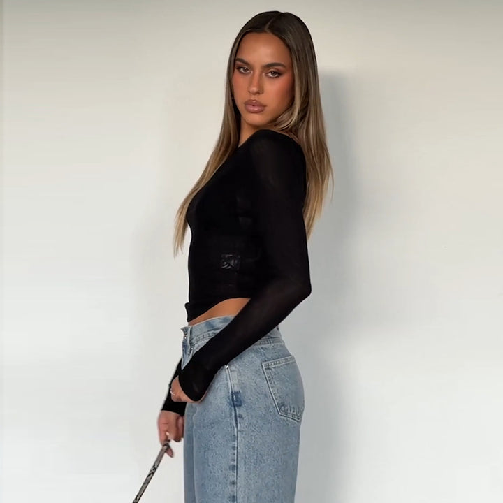 Kvindernes langærmede top med transparent mesh-design og off-shoulder look