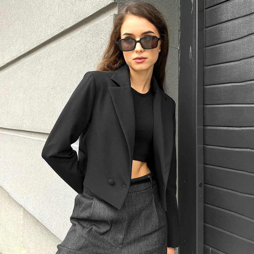 Dame kort blazer med moderne snit og elegant design Stilla