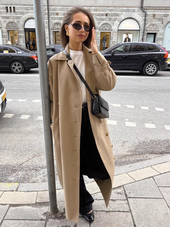 Dame Elegant Oversized-Trenchcoat med moderne snit og dekorative knapdetaljer Stilla
