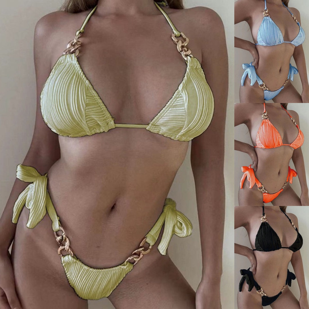 Dame Triangel-Bikini-Sæt med innovativ rynkning og dekorative kædeelementer Stilla