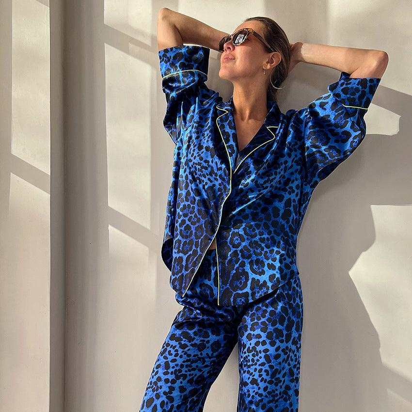 Dame Satin-Pyjama-Sæt med ekstravagant leopardmønster Stilla