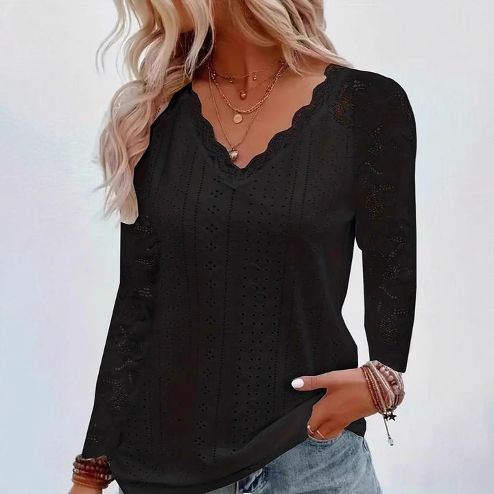 Kvindernes elegante top med blonder trim og V-hals Stilla