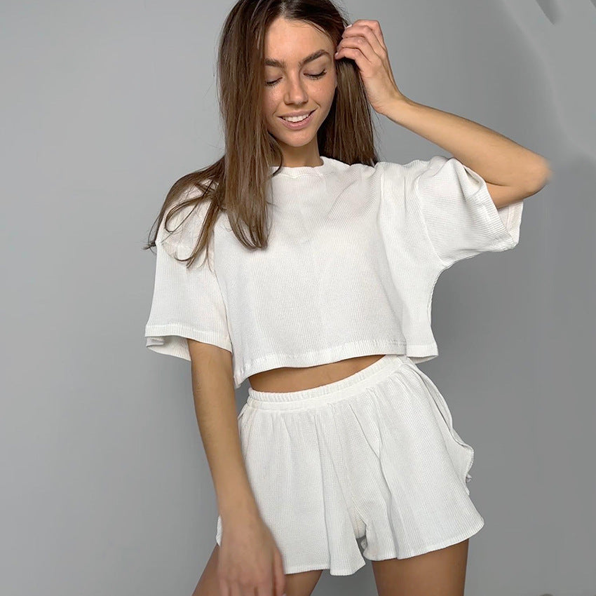 Dame afslappet sæt bestående af cropped top og shorts med ribstruktur Stilla