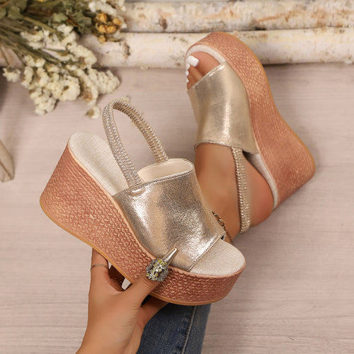 Dame Wedge-sandaler med elegant metallic-overflade og komfortabelt fodseng Stilla