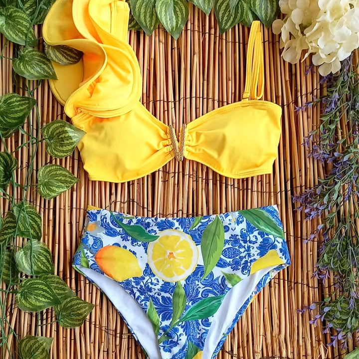 Dame bikini-sæt med flæseoverdel og højt skåret trusse Stilla