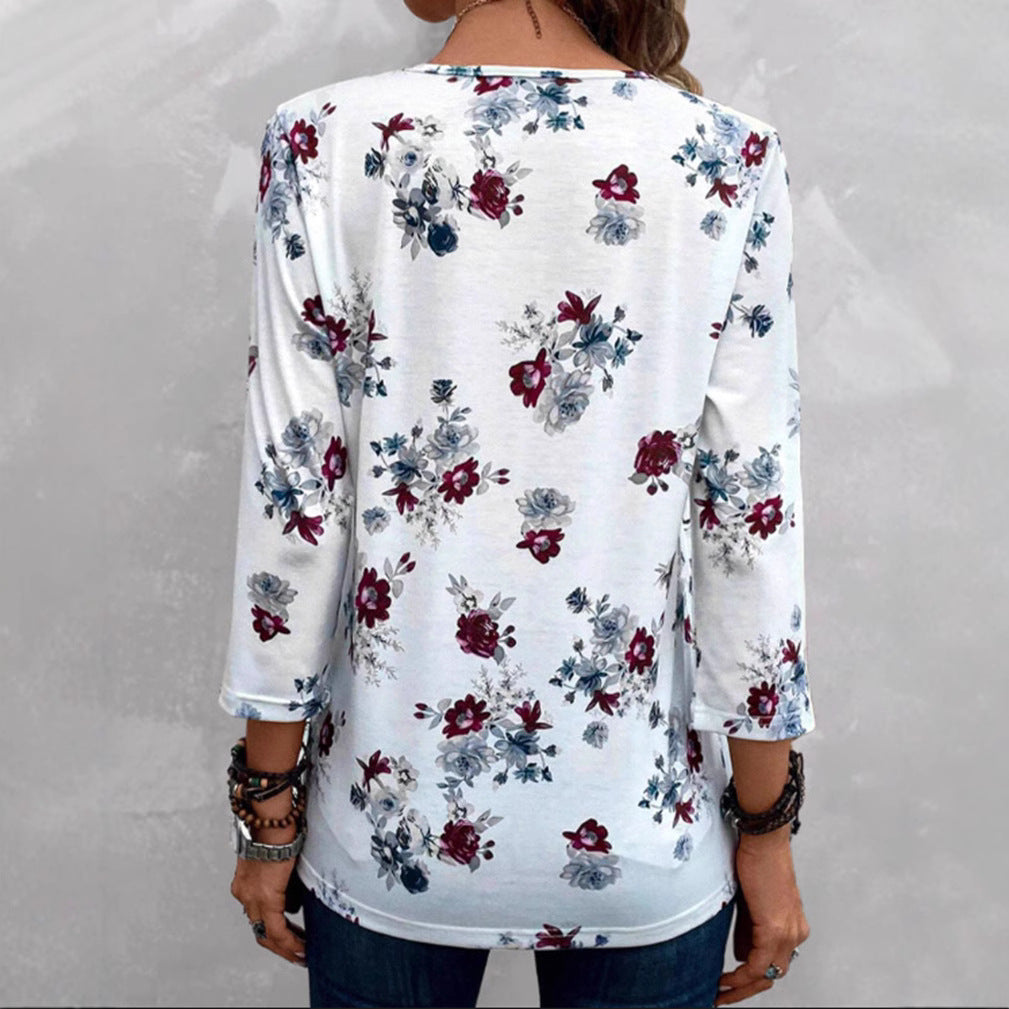 Damebluse med florale accenter og knapper Stilla
