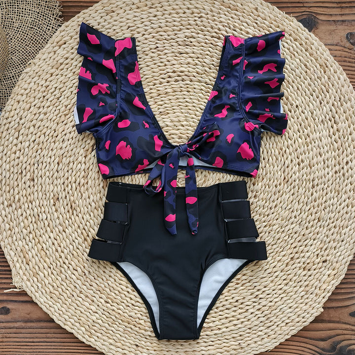 Dame bikini-sæt med voluminøse flæsedetaljer og fashionable cut-outs Stilla