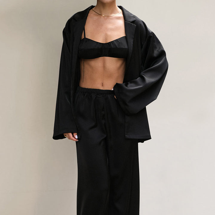 Dame elegant satin loungewear sæt med bred kimono og cropped top Stilla