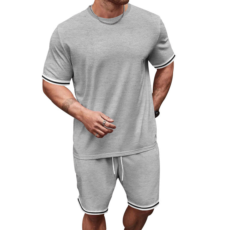Herre nan sporty jersey sæt bestående af kortærmet t-shirt og bermuda shorts med kontraststriber, elastisk talje og skrålommer Skovae