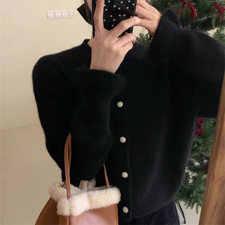 Dame hyggelig cardigan med elegant perleknaplukning Stilla