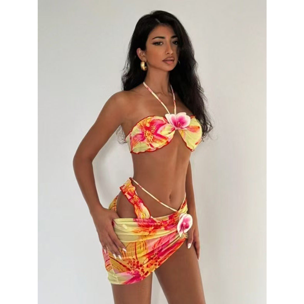 Dame bandeau-bikini med blomsterdesign og indviklet nederdel Skovae
