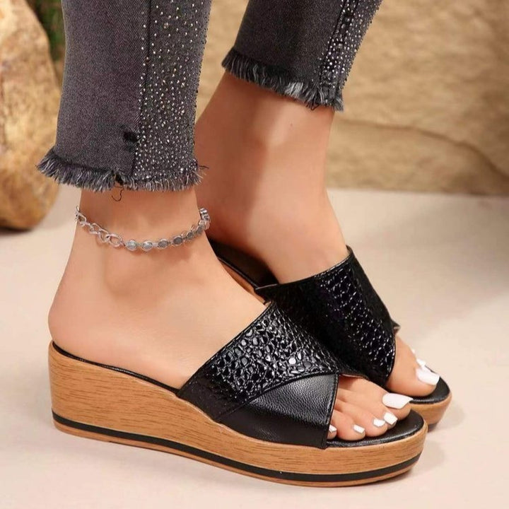 Dame Wedge-pantoletten med elegante korkdetaljer og skridsikker bund Stilla