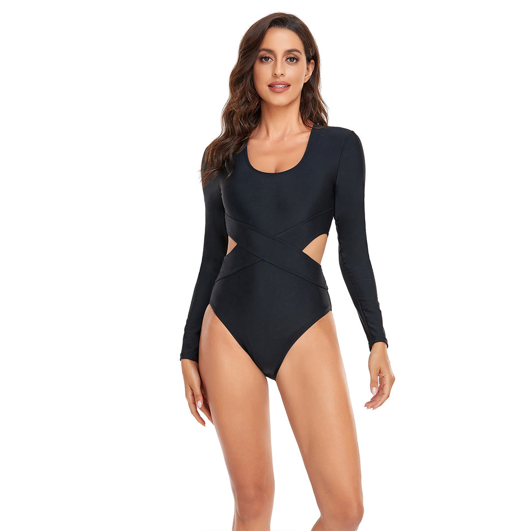 DameSporty Langærmet Badedragt med moderigtigt Cut-Out-Design Skovae