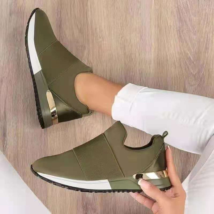 Dame Sneakers med Slip-On design og fashionable accenter Stilla