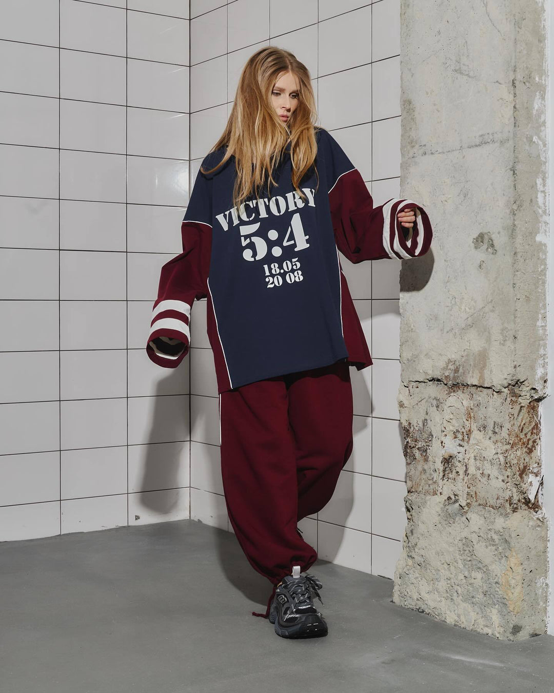 Kvinders oversized tracksuit med grafisk print og brede bukser Stilla
