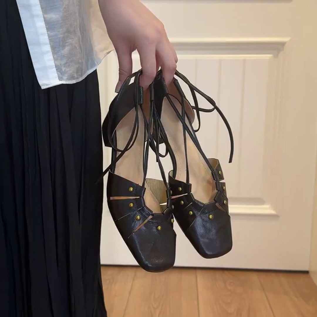 Dame elegante ballerinaer med firkantet tåparti og dekorativ bånd Stilla