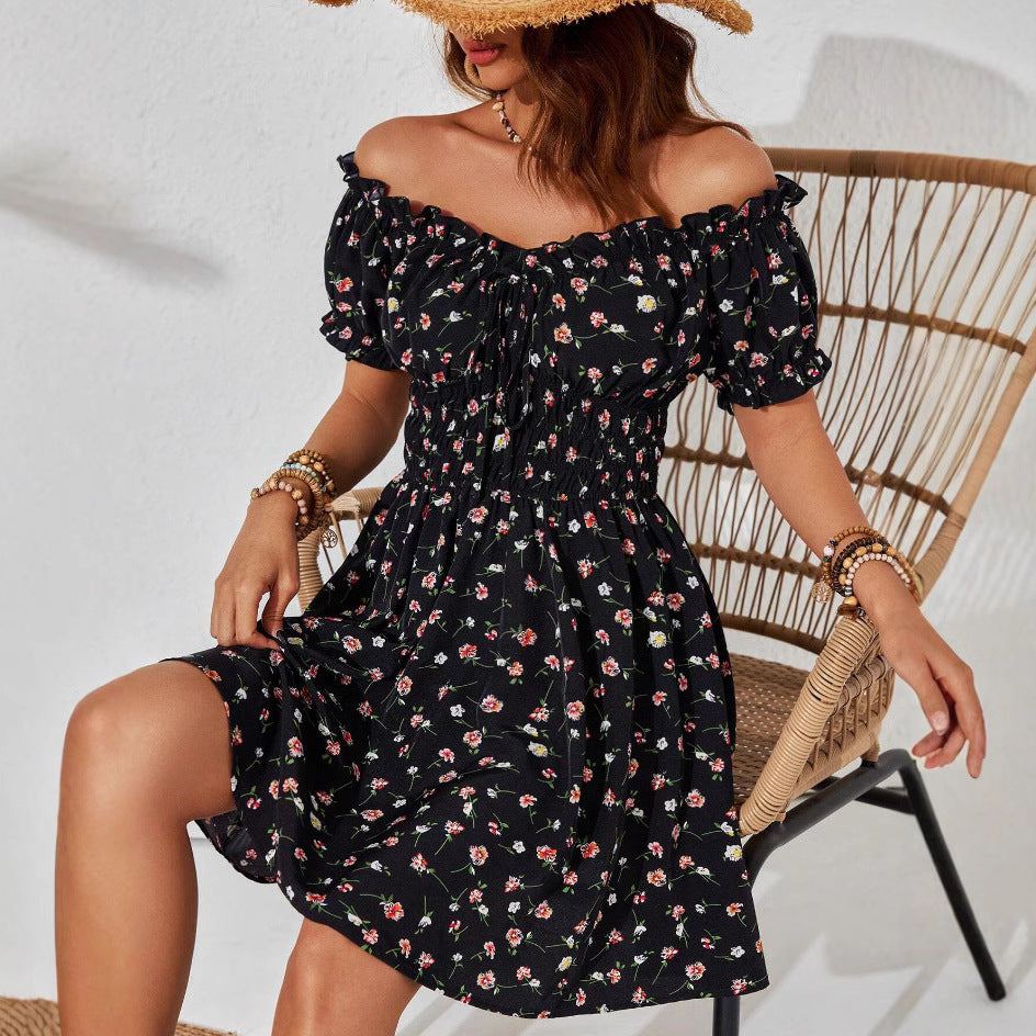 Kvinders off-shoulder sommerkjole med blomstermønster og volangdetaljer Stilla