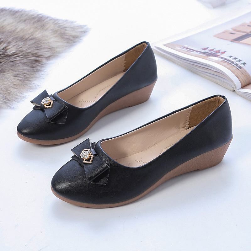 Dame Ballerinas med moderigtigt bånd-detalje og elegant udsmykningssten Stilla