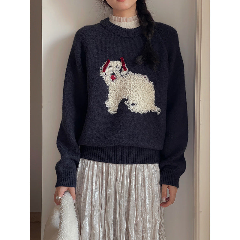 Dame strikket pullover med legesygt hundemotiv og elegante ruffleafslutninger Stilla