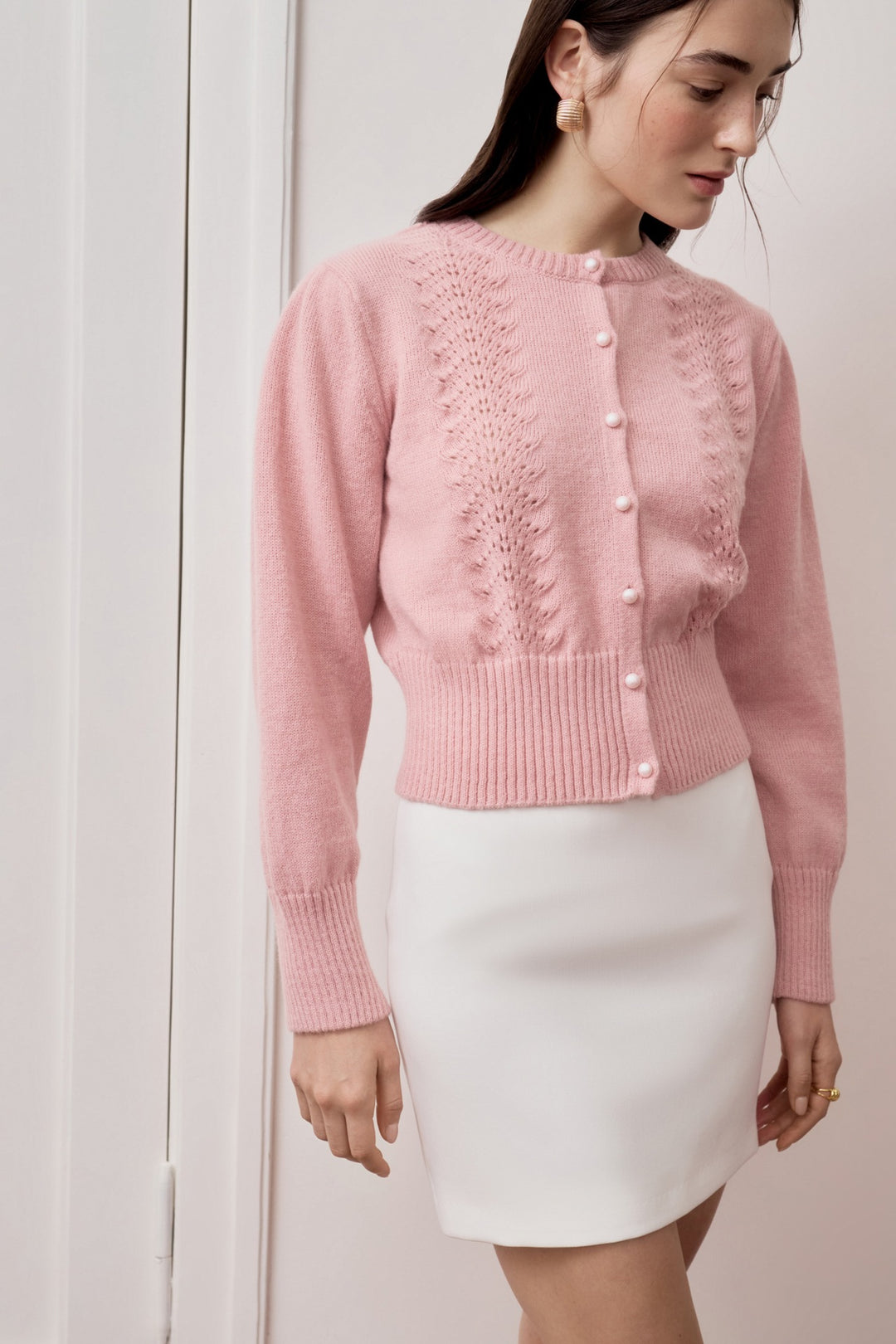 Kvinders cardigan med fint blonder mønster og elegante knapper Stilla
