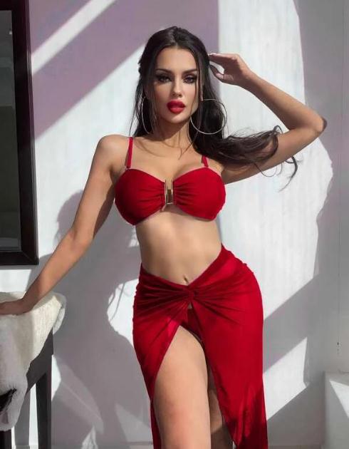 Dame bikini-sæt med fashionabel viklesarong og elegant top Stilla