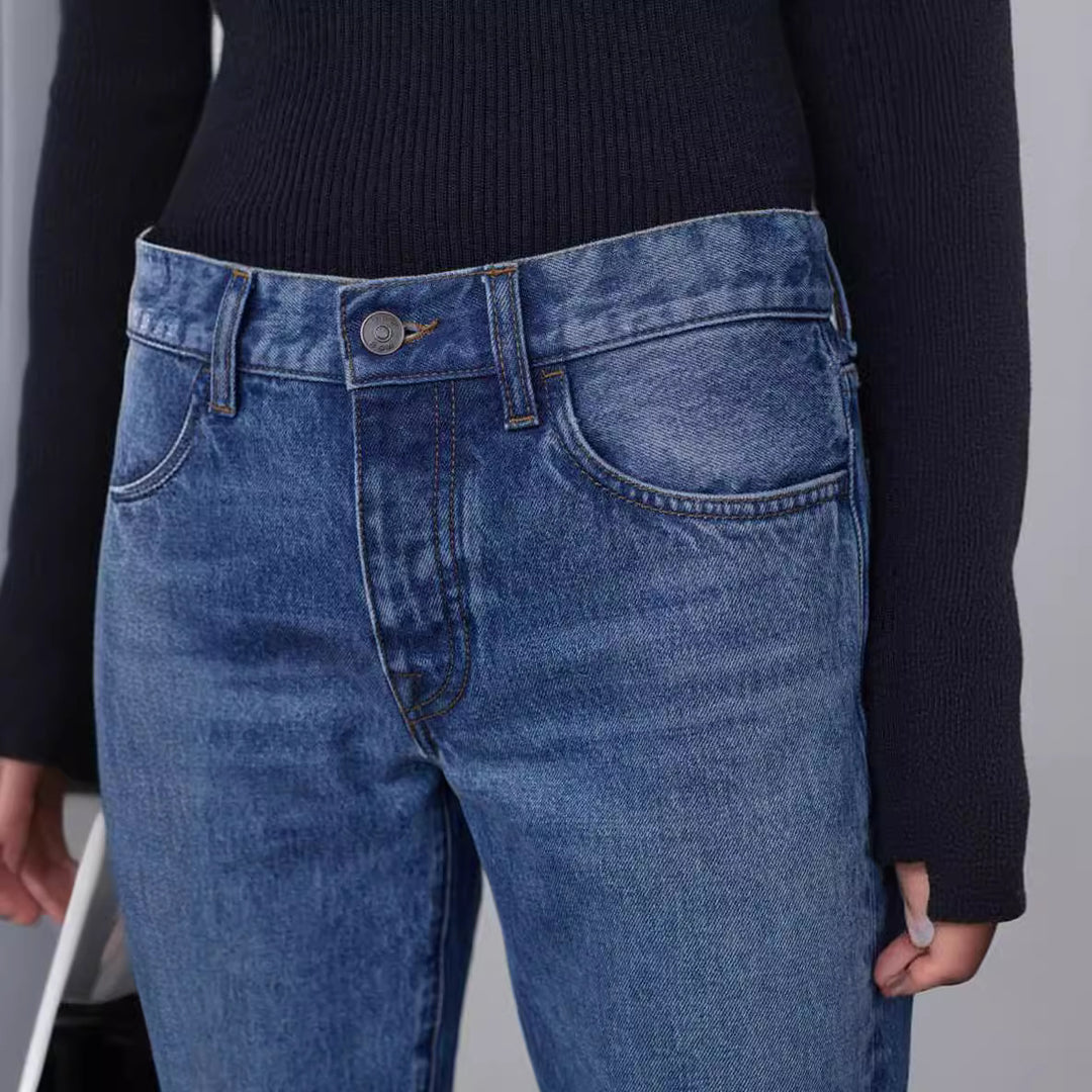 Dame figursyet strikbluse med fin ribstruktur og elegant rund halsudskæring Stilla