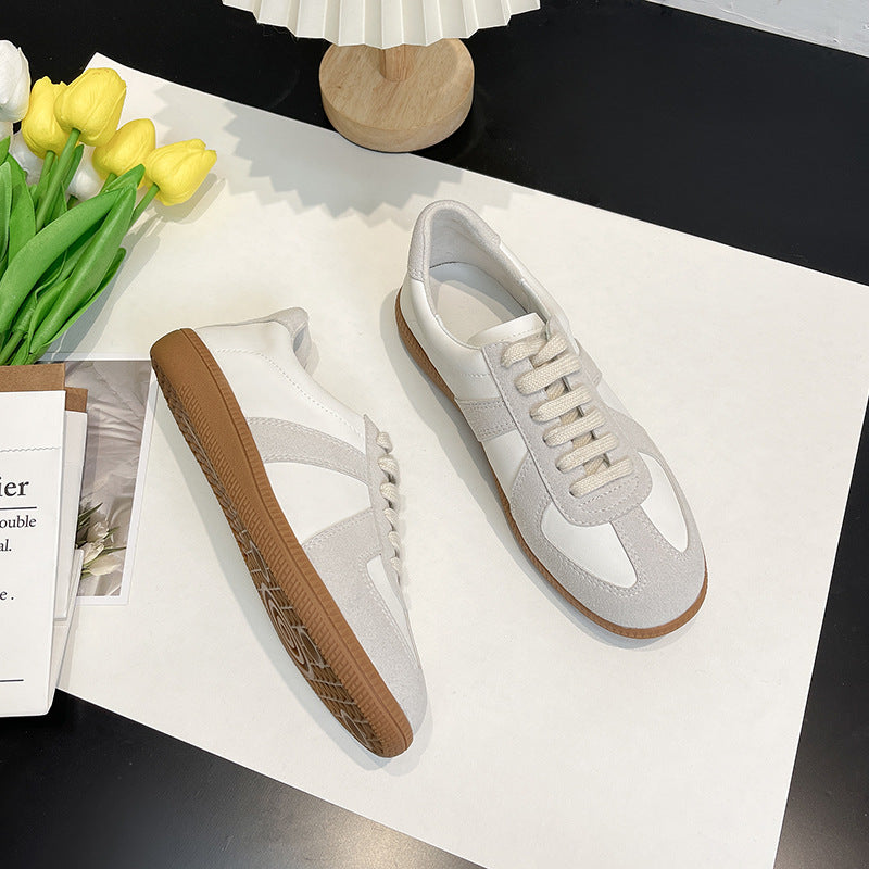 Dame mode Sneakers med kombineret læder- og ruskindsdesign og skridsikker sål Stilla