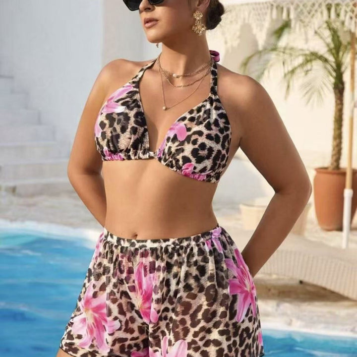Dame bikini sæt med moderigtigt dyremønster og højtskårne shorts Skovae