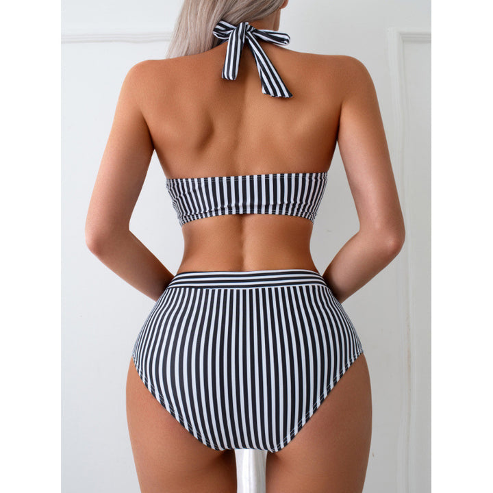 Dame triangel-bikini med stilfuld indpakningsdetalje og moderne stribemønster Skovae