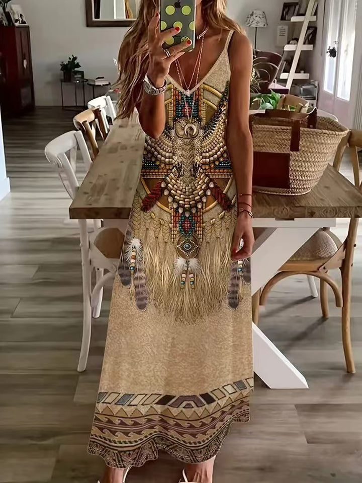 Dame maxikjole med kunstnerisk tribal design og flydende snit Stilla