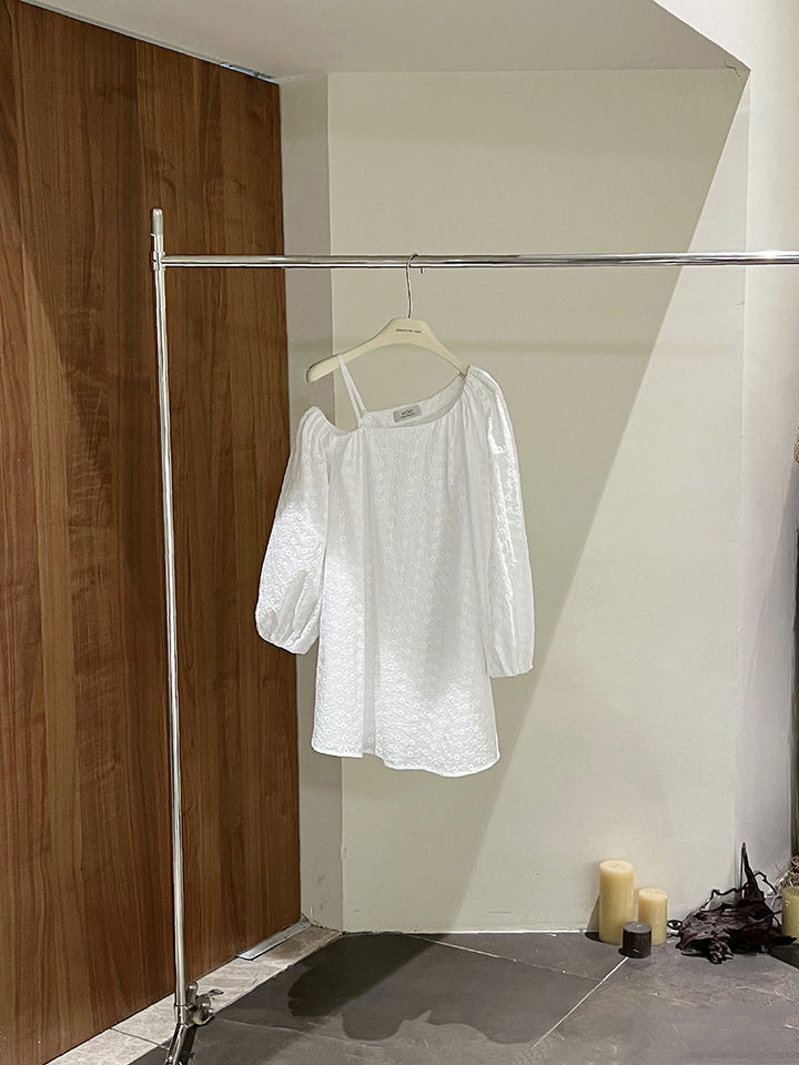 Dame bluse top med elegant ruffles detaljer og åndbart tekstur Stilla