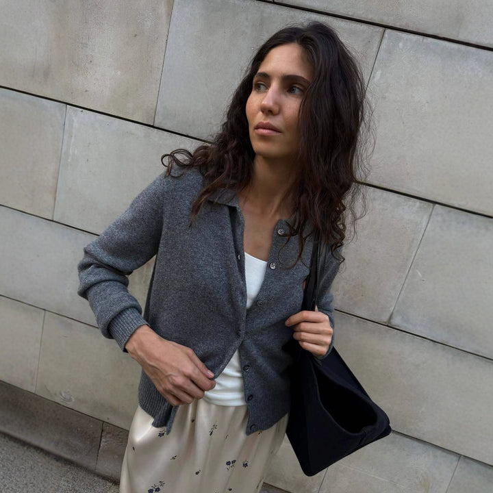Dame cardigan med tidløst design og elegant knaplukning Stilla