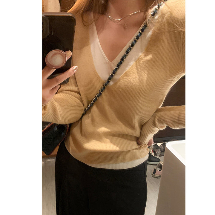 Damer V-hals sweater lavet af fint ribstrikket Stilla