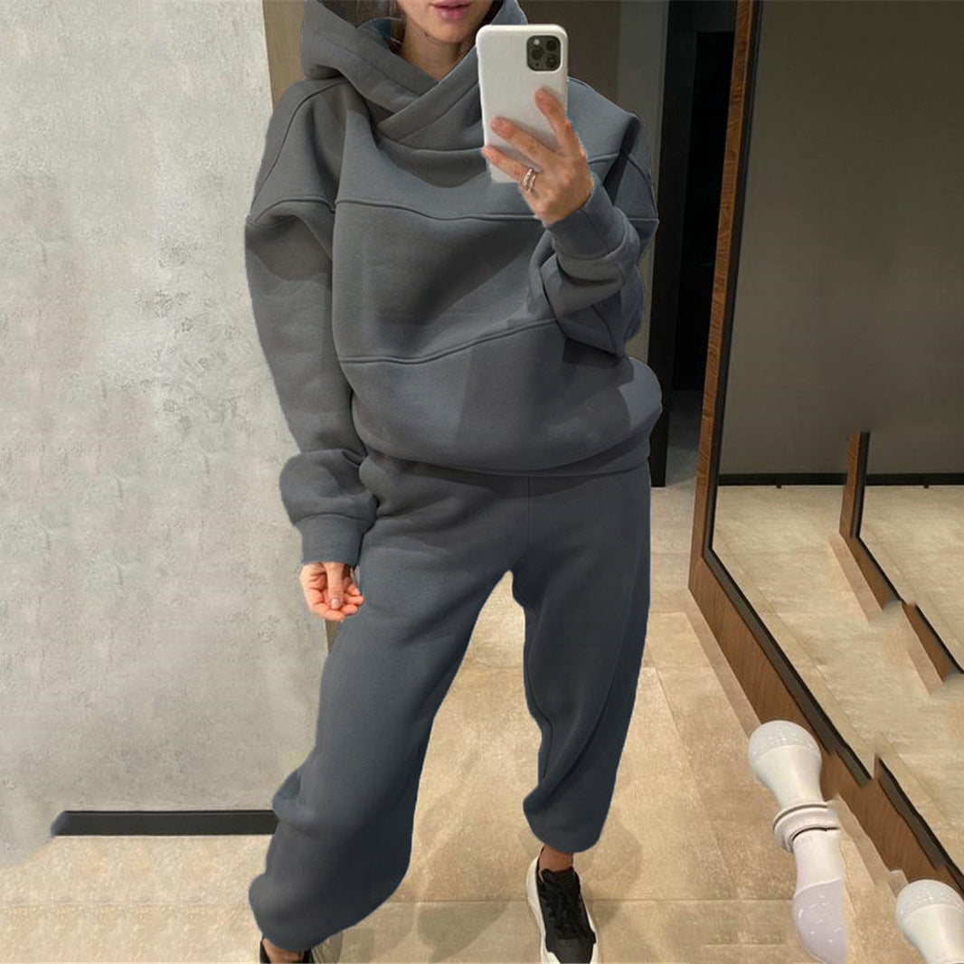 Kvinders sporty hoodie og komfortable bukser med bred pasform Skovae