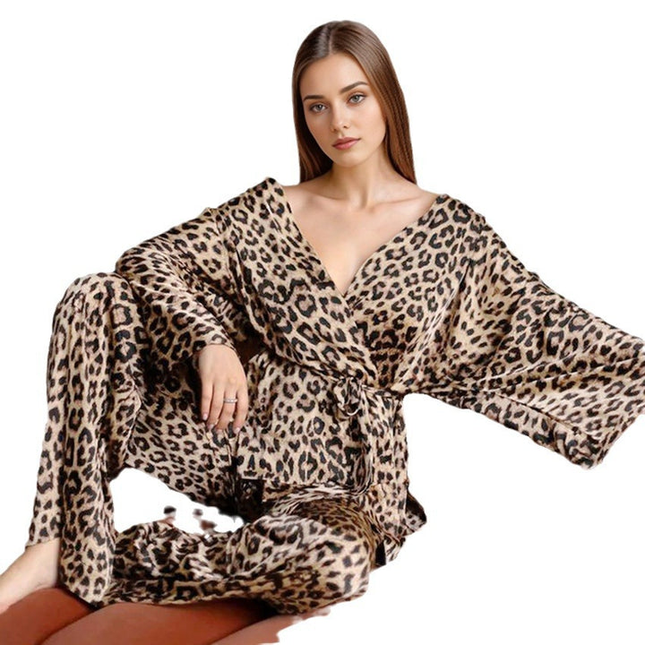 Dame luksuriøs pyjamas sæt med leopardmønster og bredt skårne ærmer Stilla