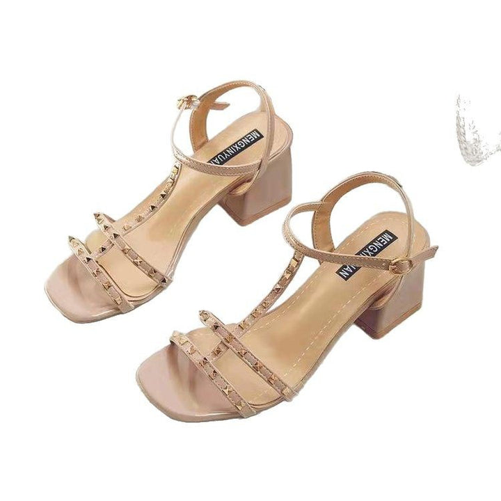 Dame Plateau-sandaler med elegant remdesign og funklende smykkedetaljer Stilla